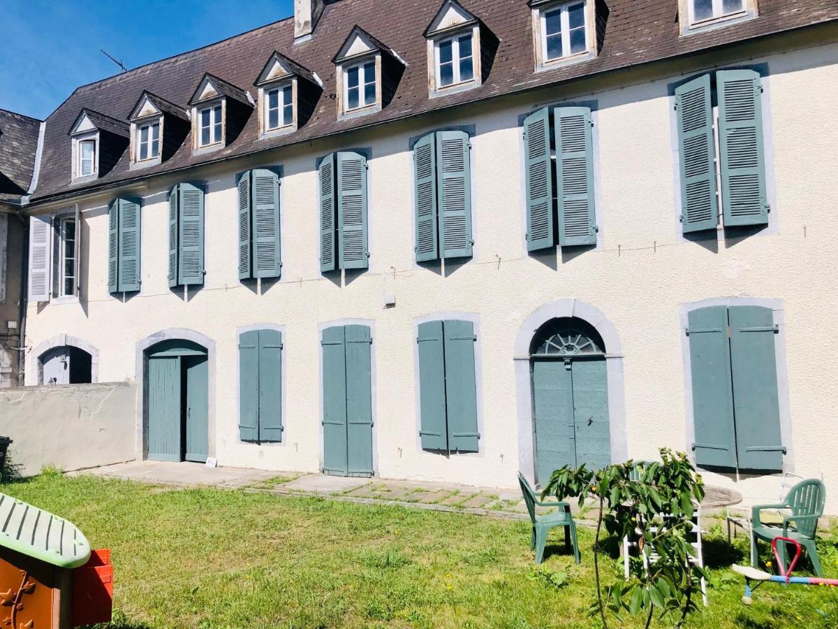 Une Maison De Famille Oloron-Sainte-Marie Ngoại thất bức ảnh